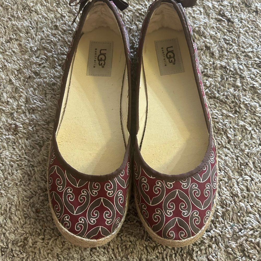 UGG Women's Patterned Espadrille Flats size 8 as new